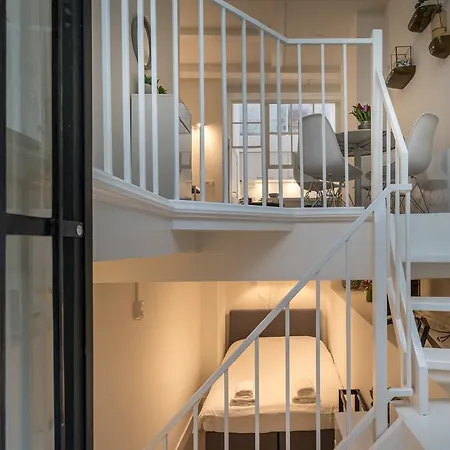 Luxury Flower Market