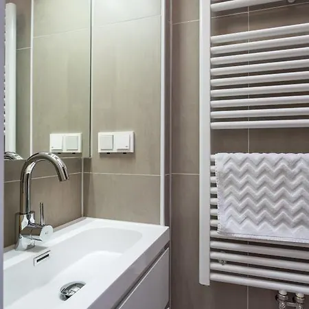 Luxury Flower Market Apartman