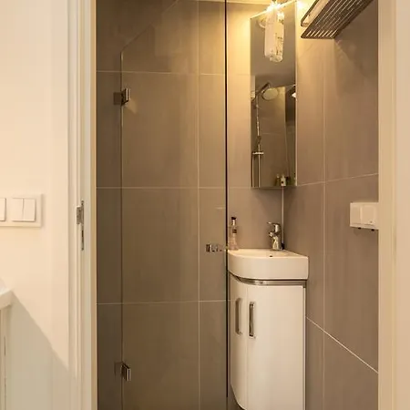 Luxury Flower Market Apartment *